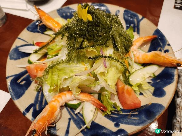 我和家人暑假喺沖繩旅行，夜晚去咗一間日本料理，壽司好新鮮。