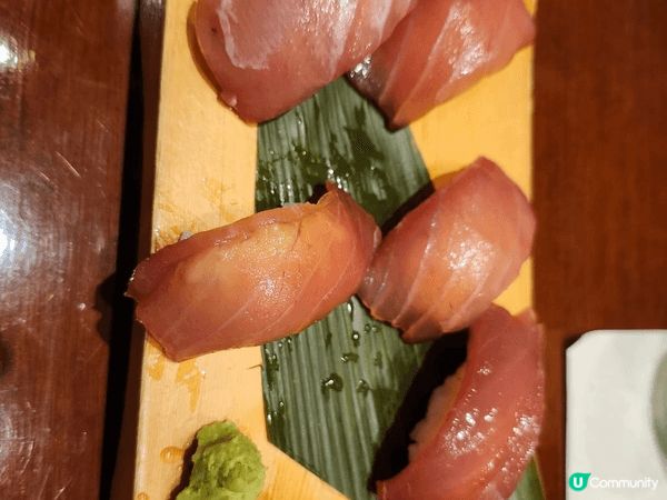 我和家人暑假喺沖繩旅行，夜晚去咗一間日本料理，壽司好新鮮。
