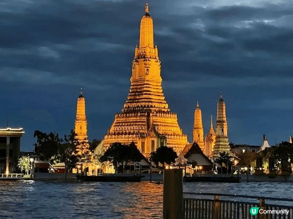 泰國鄭王廟餐廳，唔理係白天、夜晚既景色都深得我心，直接一棟鄭...