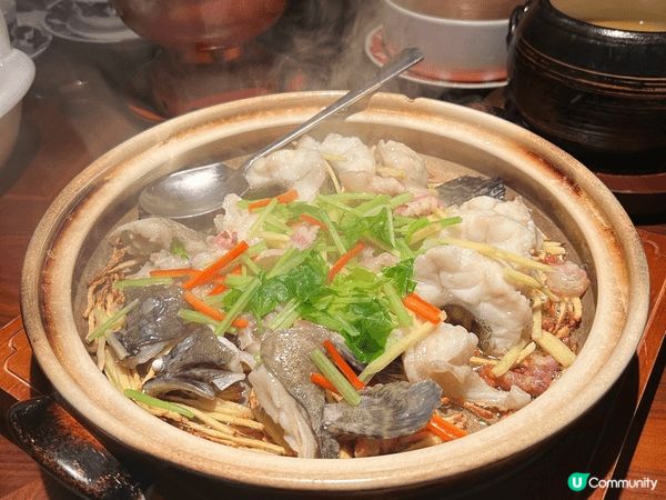 正宗扁皮鴨，熱辣辣好好食，仲有好精緻既蘇玻肉，煎龍躉，服務質...