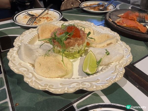 餐廳內充滿打咭位，餐牌菜名有趣，令人會心微笑。食物質素高，價...