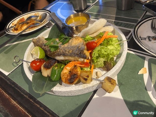 餐廳內充滿打咭位，餐牌菜名有趣，令人會心微笑。食物質素高，價...