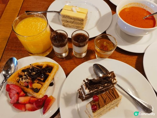同仔仔去嘆尖沙咀凱悅酒店平日半自助午餐，小朋友menu嘅pi...