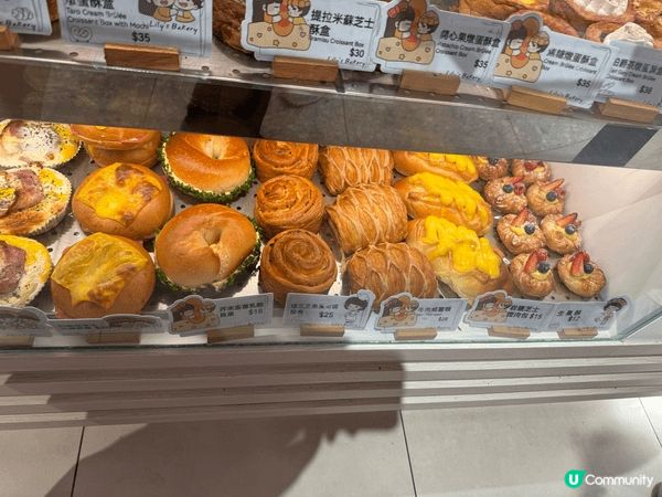 新蒲崗有間理想餅店，麵包很好味，我最鐘意佢個威靈頓牛肉飽，餡...