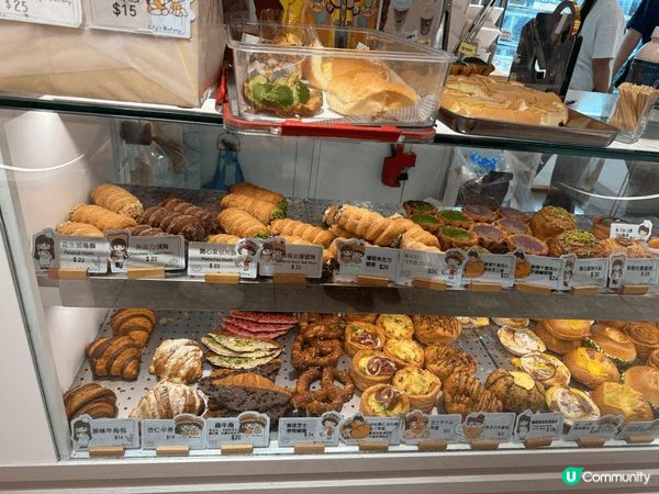 新蒲崗有間理想餅店，麵包很好味，我最鐘意佢個威靈頓牛肉飽，餡...