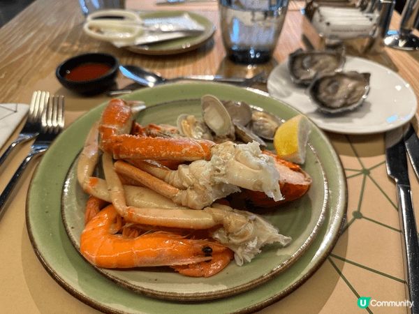 前幾日喺銅鑼灣柏寧酒店食自助餐，食物種類算多，有生蠔供應，食...