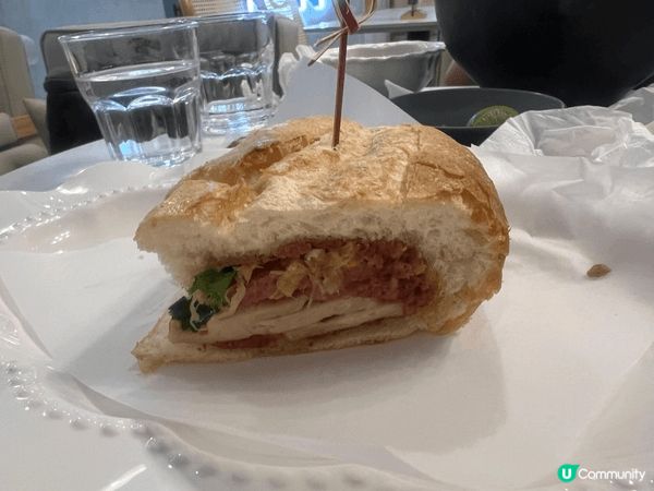 今次想推薦Non Cafe，今次就叫左份越式扎肉包，呢款法包...