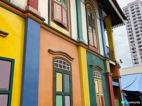 新加坡同香港差唔多，都係一個多元文化的地區。美景都係繞着唔同...