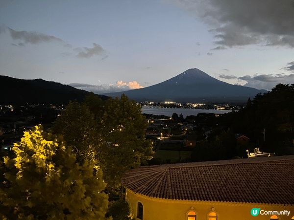 去了富士山，第一次親眼看見日本標誌性的富士山，相當壯觀。也訂...