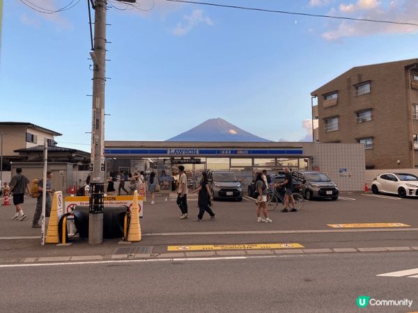 去了富士山，第一次親眼看見日本標誌性的富士山，相當壯觀。也訂...