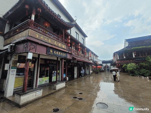 2025年暑假，去了一趟上海。和十年前比較，感覺更加繁榮昌盛...