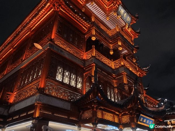 2025年暑假，去了一趟上海。和十年前比較，感覺更加繁榮昌盛...