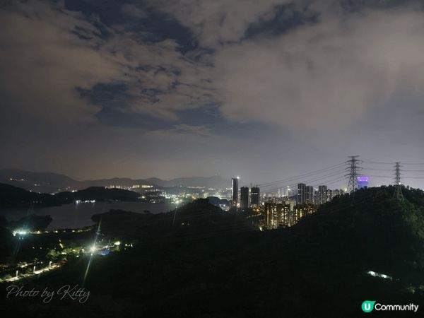 重慶這美麗的山城到處都是打卡機位，可是真的很多樓梯挺累的，幸...