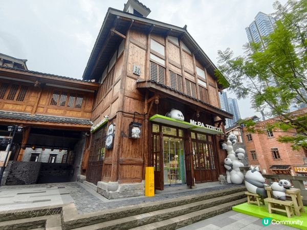重慶這美麗的山城到處都是打卡機位，可是真的很多樓梯挺累的，幸...