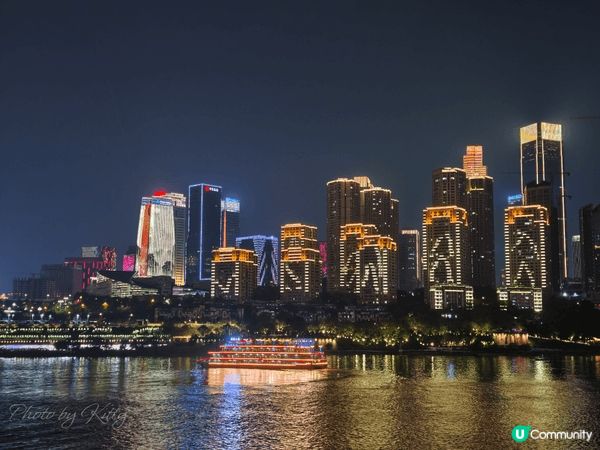 重慶這美麗的山城到處都是打卡機位，可是真的很多樓梯挺累的，幸...
