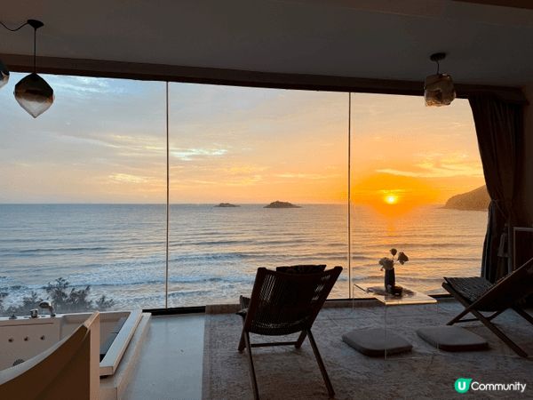 晨光涌入窗，鸟鸣携花香绕杯。旅行之美，在奔赴光芒的路上，更在...