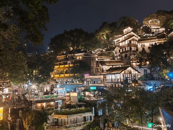 重慶呢趟旅行，每一幕都記喺心入面。睇熊貓攤喺架上面瞓晏覺，得...