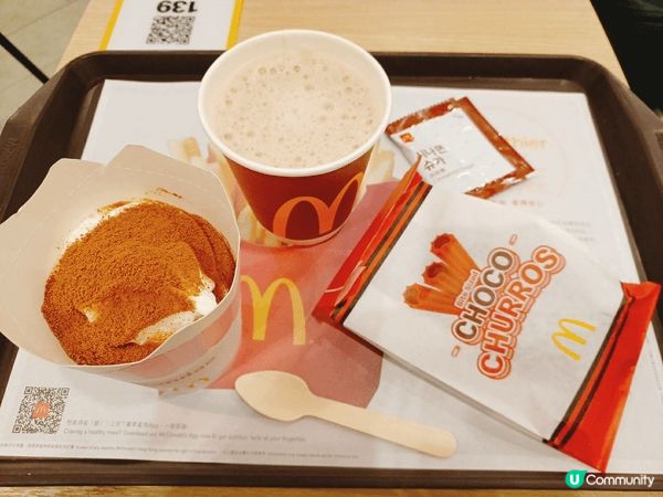 麥當勞新推出嘅Choco Churros, 熱辣辣好脆好好食...