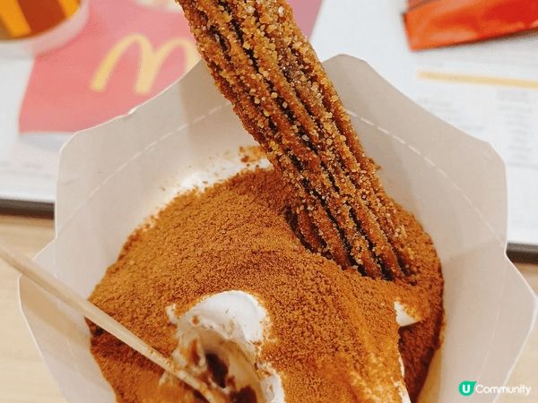 麥當勞新推出嘅Choco Churros, 熱辣辣好脆好好食...