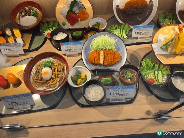 在日本人AEON  OUTLET嘅地方食薄餅SET佢嘅味道做...