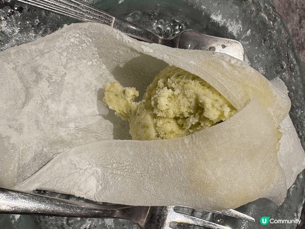香港好多商場都有聖誕佈置，睇吓嘢，食吓有水準的食物，chil...