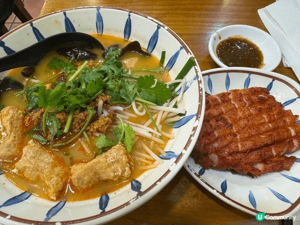 冬冰冰最岩食碗秋拾米線暖暖胃，豬頸肉小窩米線必點，大大份又惹...