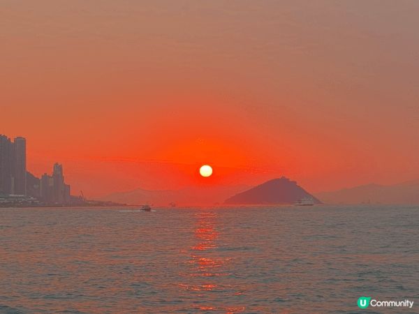 西九文化區環境好舒適，除咗可以去故宮博物館參觀，仲可以散下步...