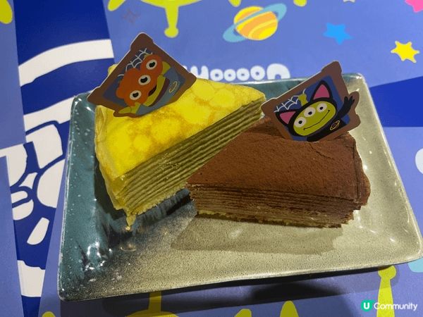 入到山下菓子嗰刻，真係會忍唔住「嘩」一聲。成間舖都變咗三眼仔...