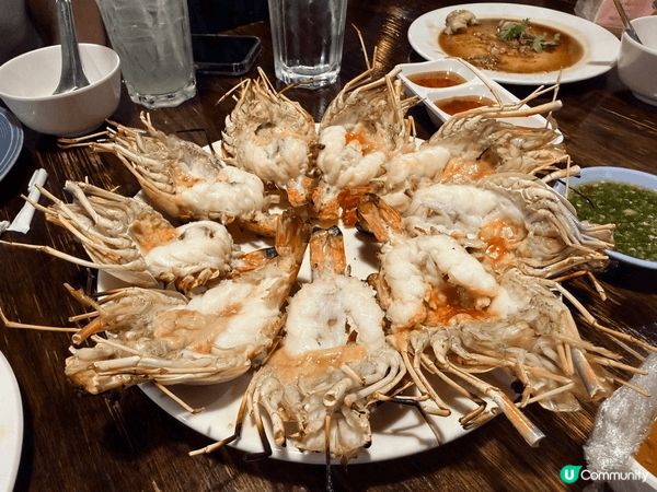 在清邁椰子樹下，燒烤香氣四溢，冰涼啤酒在手，朋友圍坐歡笑，這...