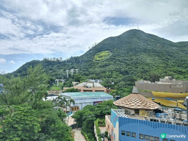 在香港海洋公園萬豪酒店住宿，享受舒適的環境後，便可輕鬆前往海...