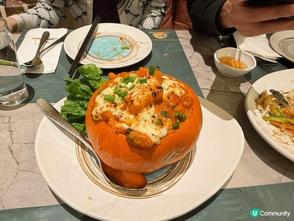 西九M+高級精緻中菜館。那裡的美景、美食和美妙的音響十分吸引...
