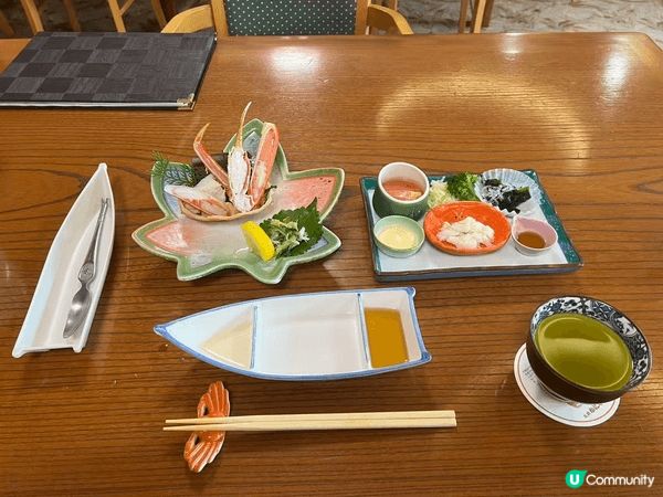專吃北海道長腳蟹的餐廳，套餐能吃到蟹的不同部分，配于各種烹調...