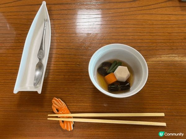 專吃北海道長腳蟹的餐廳，套餐能吃到蟹的不同部分，配于各種烹調...