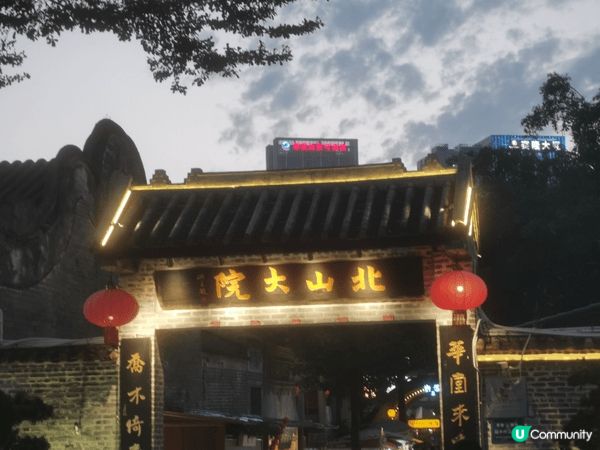 江門多美食，這間海南雞飯，飯味香濃，雞滑加時令菜芯，炸豬扒，...