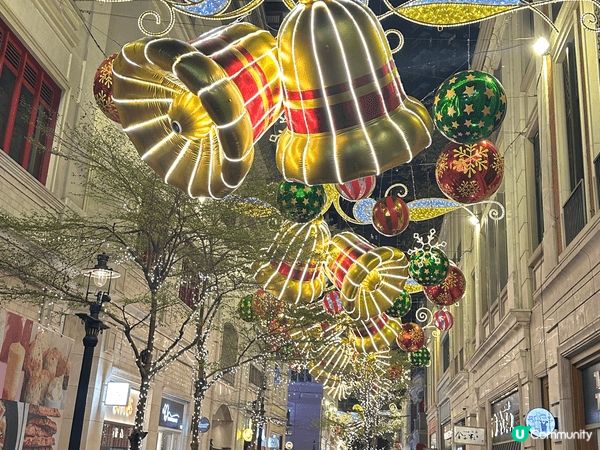 歌手谢安琪的歌曲《囍帖街》以街重建事件為主題，這首歌讓囍帖街...