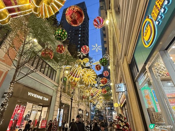 歌手谢安琪的歌曲《囍帖街》以街重建事件為主題，這首歌讓囍帖街...