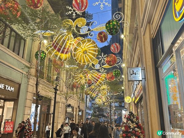 歌手谢安琪的歌曲《囍帖街》以街重建事件為主題，這首歌讓囍帖街...