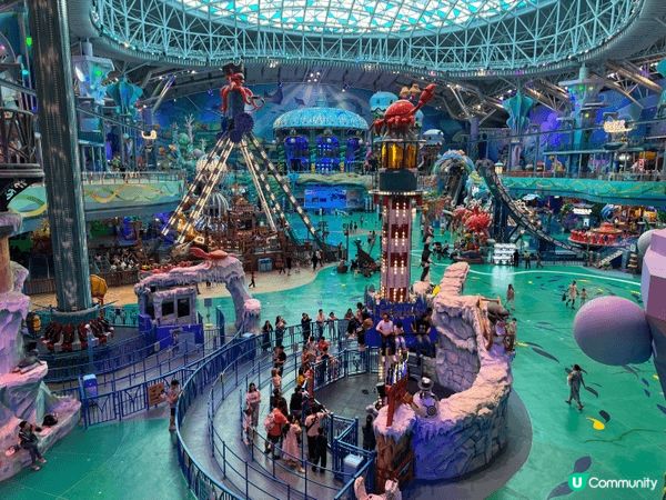 第一次帶孩子到長隆飛船樂園，它的外觀就像一艘巨型太空飛船，充...