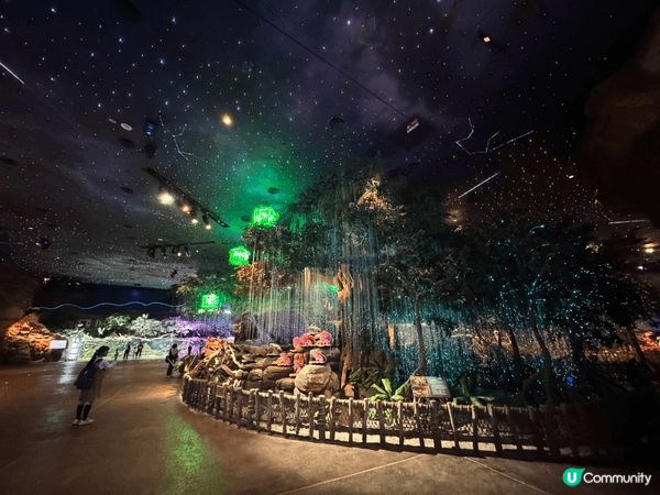 第一次帶孩子到長隆飛船樂園，它的外觀就像一艘巨型太空飛船，充...