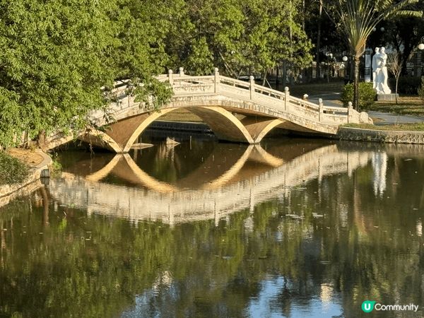 深圳洪湖公园位於罗湖區，總面积59.15萬平方米，，湖面面積...