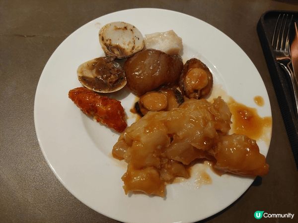 在港九新界食盡鮑參翅肚自助餐，獎勵自己，也和好友享用西式美饌...