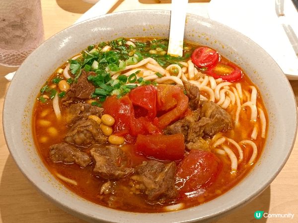 昨晚與家人去臻享大師兄, 我就叫咗番茄牛肉麵, 每樣食物的份...