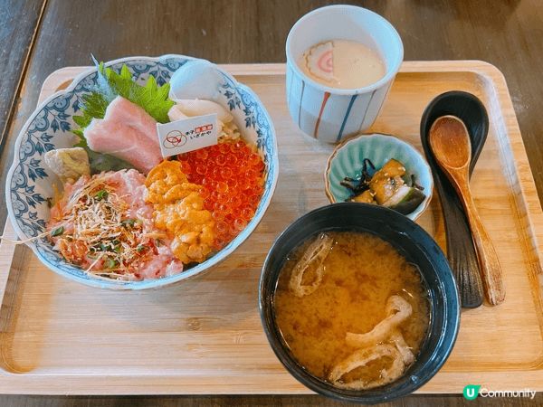位於香港的日式居酒屋，以其高質刺身、串燒、壽司和氛圍感強的裝...