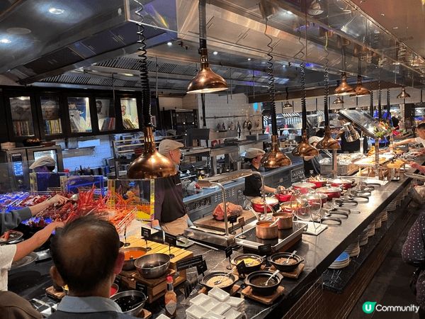 去了W酒店的kitchen吃自助晚餐，東西很好食，種類也很很...