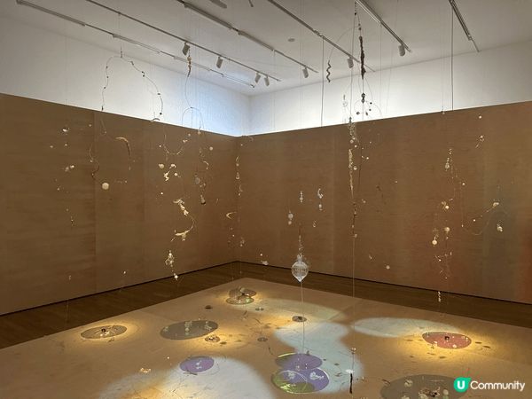 這個地方是大館，有好多打卡好地方，例如不同展覽等，吸引很多人...