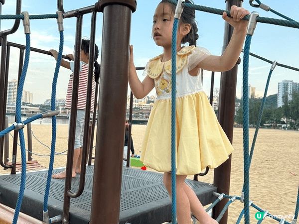 我推薦嘅親子好地方係愉景灣沙灘,景色優美，沙灘內有一個公園可...