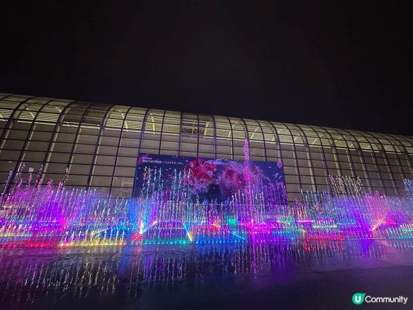 沙田新城市廣場音樂噴泉光影匯演十分精彩，同場仲有聖誕嘉年華及...