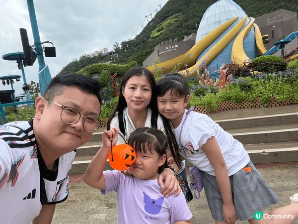 海洋公園係一個充滿歡樂嘅地方，好適合一家大細去遊玩，可以去欣...