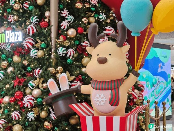 沙田新城市廣場聖誕裝飾很靚， 裝飾當中有水晶球噴雪效果充滿濃...