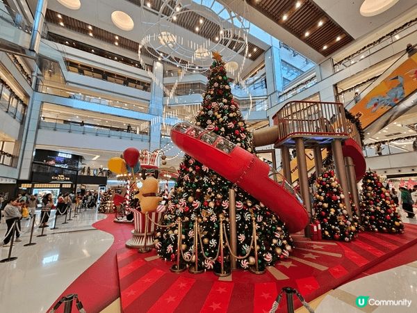 沙田新城市廣場聖誕裝飾很靚， 裝飾當中有水晶球噴雪效果充滿濃...